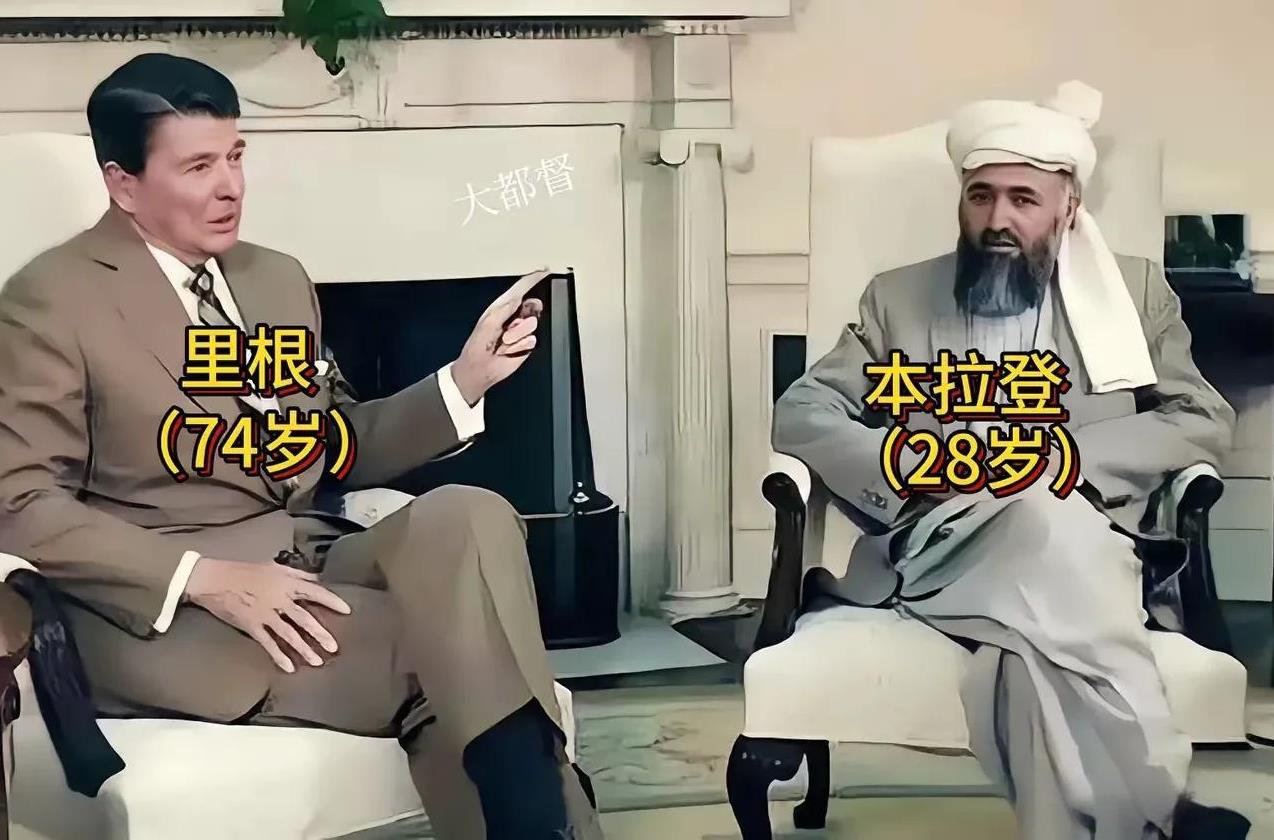 这是1985年，时任美国总统里根会见本拉登时的照片。当时里根总统74岁，本拉登