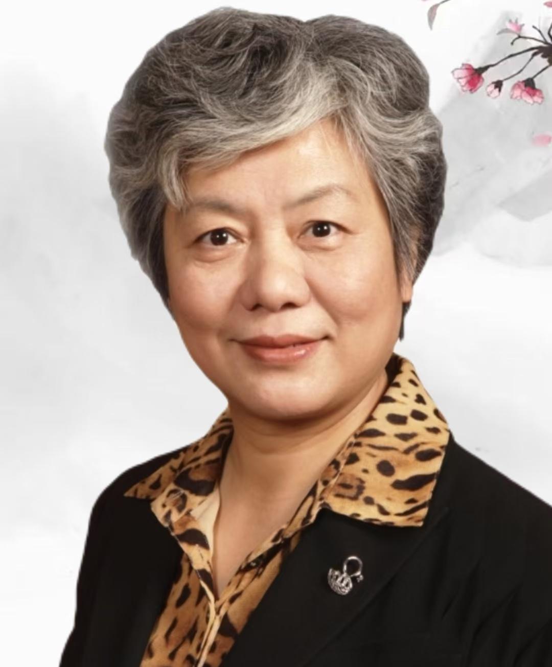 李玫瑾说：“有一个好父亲，胜过一切伟大的教育，父亲的角色，远不止是母亲的替补，