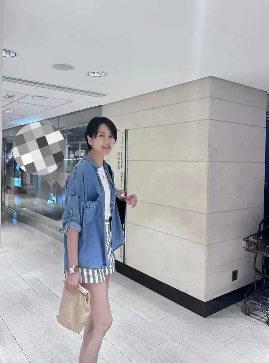 终于信了！在香港亲眼见到梁咏琪，这美貌比镜头里还要震撼十倍