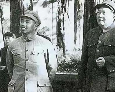 1971年，许世友突然接到毛主席密令：立刻出动两个师，必须将叛徒逮捕。出动两个师
