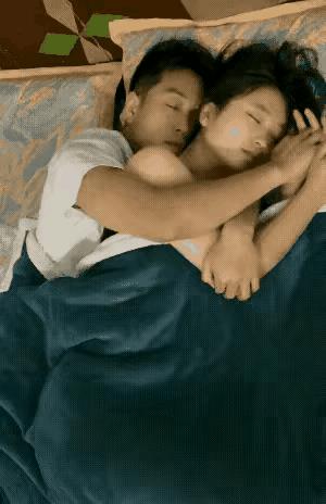 有多少人羡慕这样的夫妻感情，每天都抱着你睡，醒来还要给你一个亲吻。这就是夫