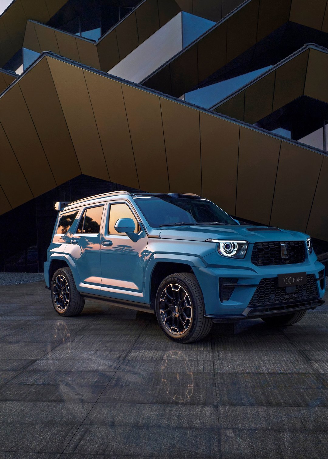 团队小伙伴去拍了全新坦克700实车，对新车色敦煌青赞不绝口，说大气耐看，有文化底