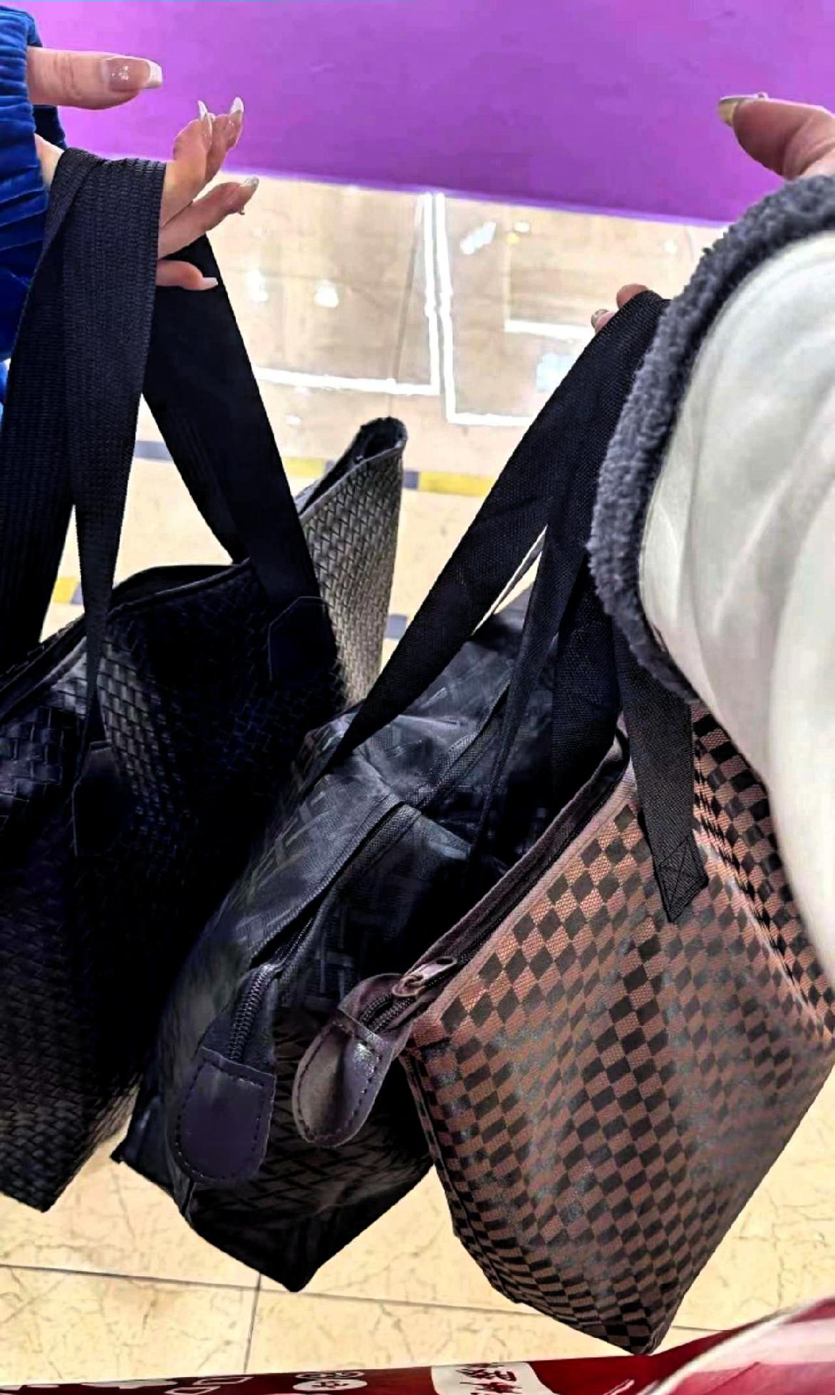 海宁水貂市场一个公开的秘密。不管店员怎么推荐各色款式，认准银蓝和帕斯条这两