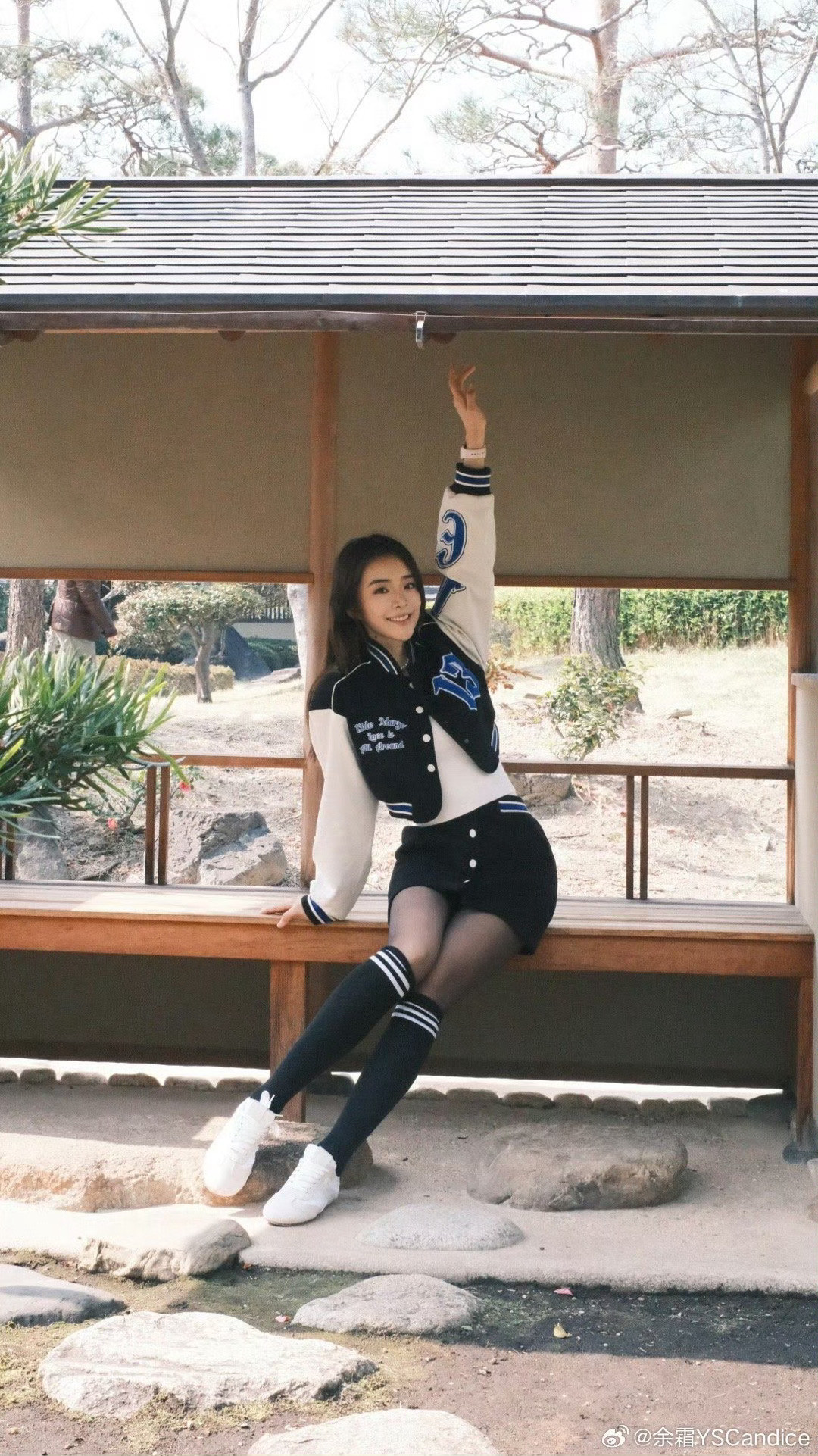 余霜阿姨的黑丝肉腿怎么能不爱呢