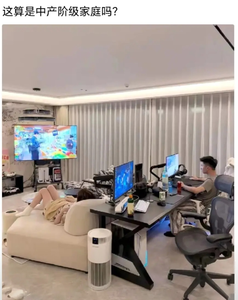 这是标准的父母有钱，孩子享受的家庭。