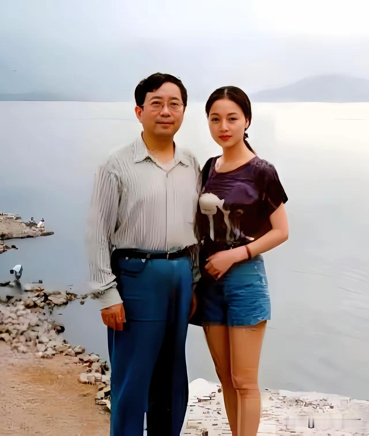 余秋雨1946年出生，马兰1962年出生，两人整整相差16岁。马兰是大名鼎鼎的黄