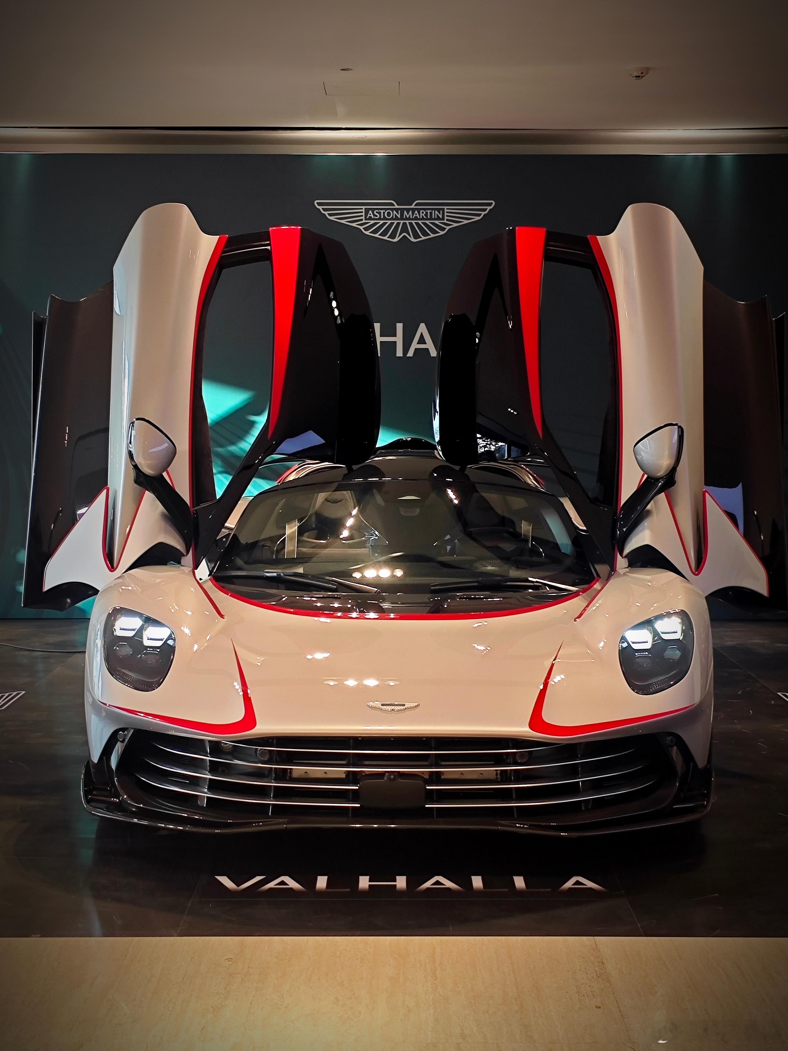 1079匹马力，阿斯顿·马丁首台中置引擎超级跑车Valhalla量产版广州车展后