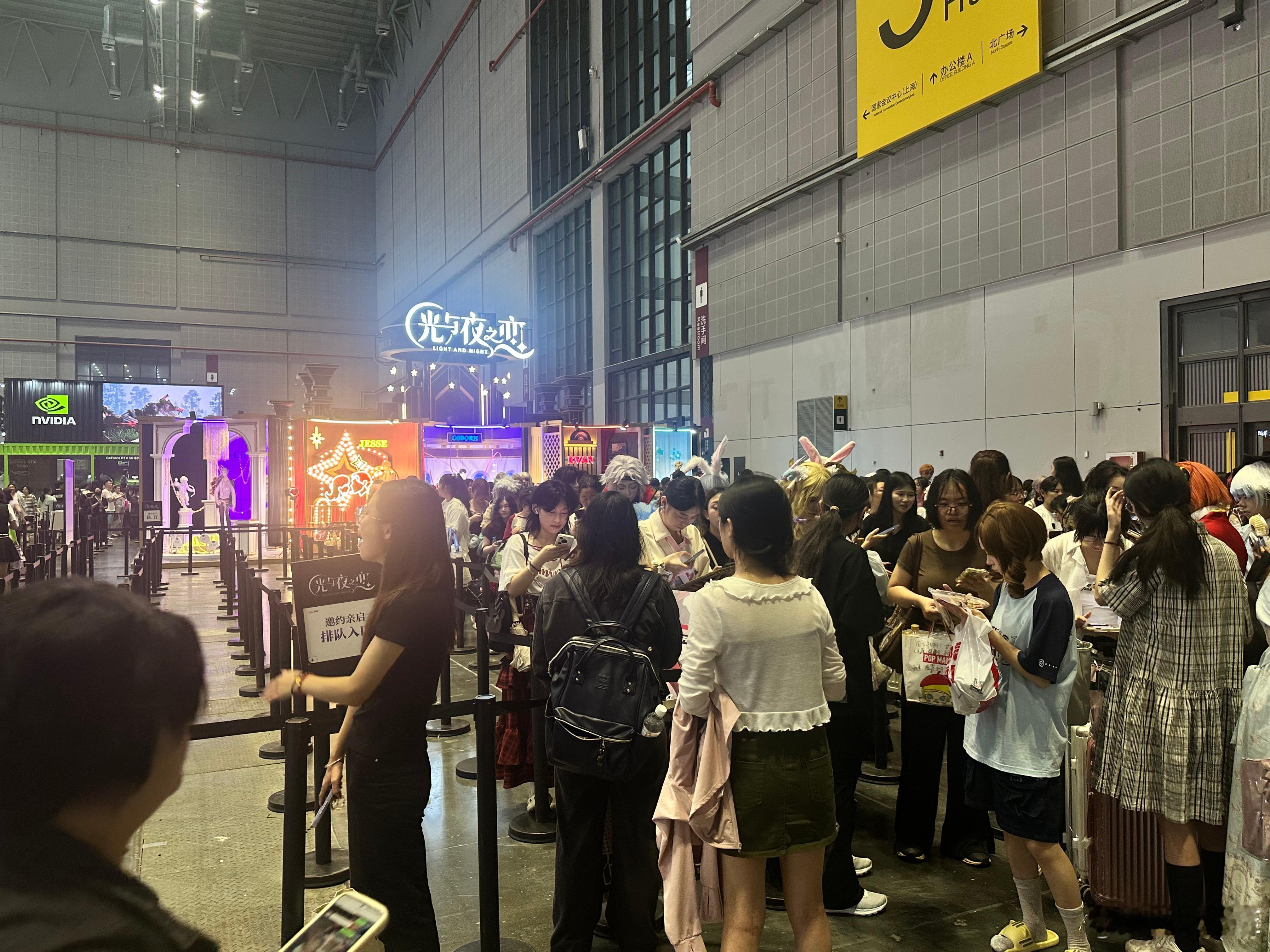 三大国乙决战漫展人气之巅漫展这波福利多到接不住！光夜的跑车坐了，世外的豪车拍了