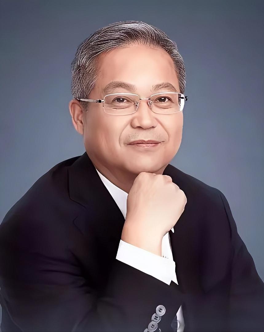 "别动不动就说落后挨打，非洲那么落后，非洲学生到中国留学，你揍他了么，还一年给他