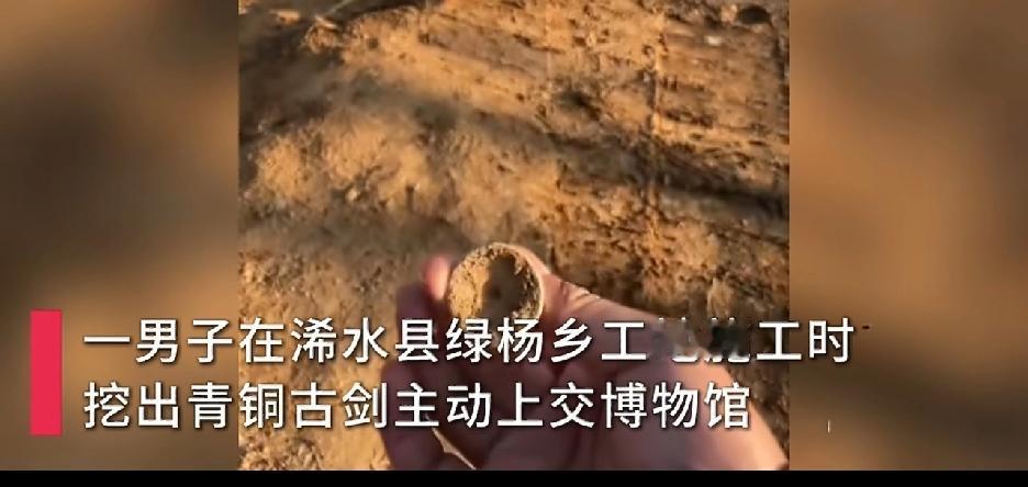 你的祖坟撤回了一缕青烟，并让你该干嘛干嘛去。近日，湖北浠水县绿杨乡工地施工人员