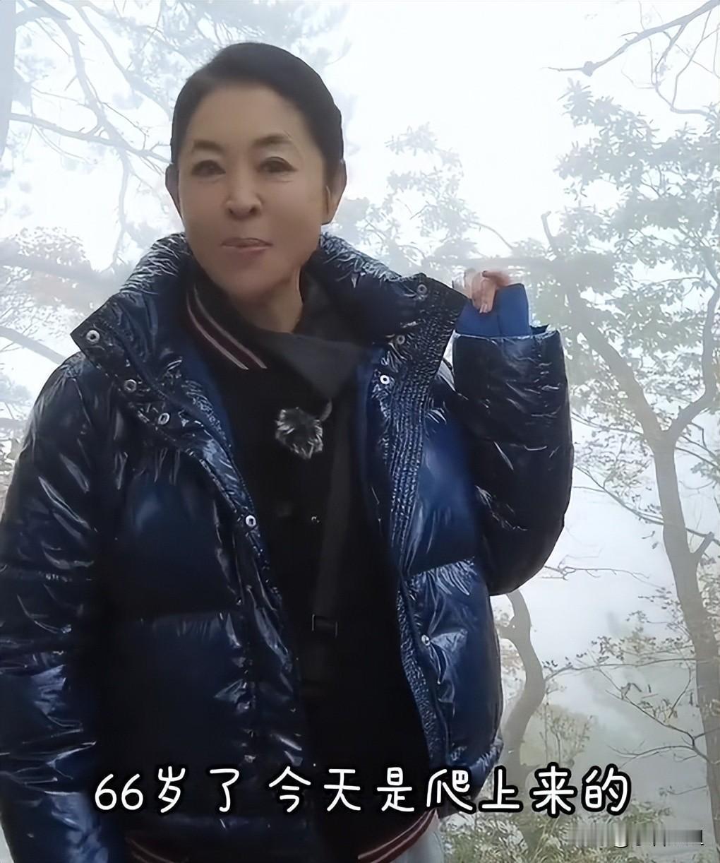 倪萍你真是有点太飒了，你这个样子让年轻人怎么办？66岁刚澄清完整容