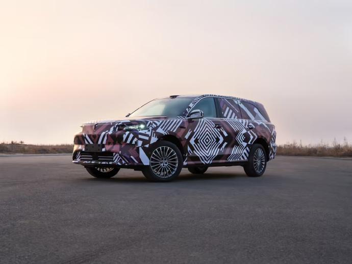 魏牌旗舰SUV实车曝光1月22日，长城旗下魏牌的全新大型旗舰SUV新车曝光据悉