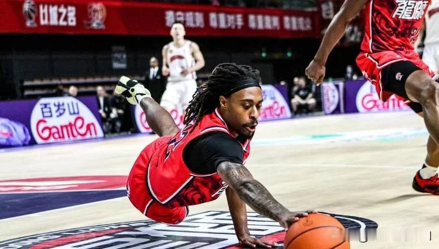 广东队外援冠军拼图四人通其三，还有一位成为X因素，你觉得新赛季广东队外援还会有变