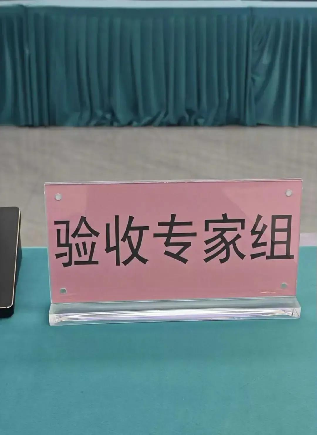 一年里除了周末几乎天天评标，这位“标王”专家被扒出200多次出场记录，平均每周跑