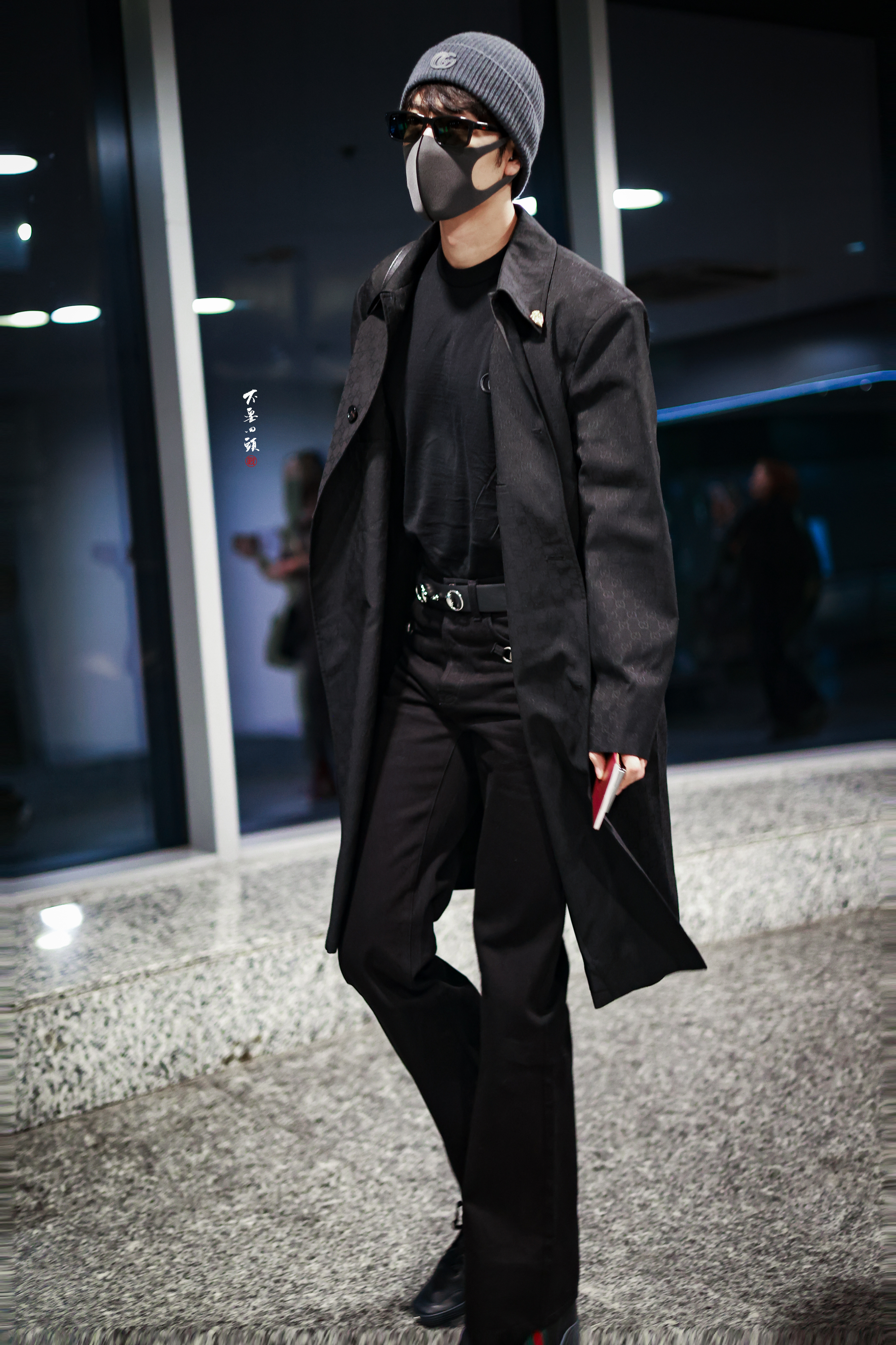 行走的5A风景区！硬帅啊！肖战的保镖◎肖战帽子盖不住两个耳朵