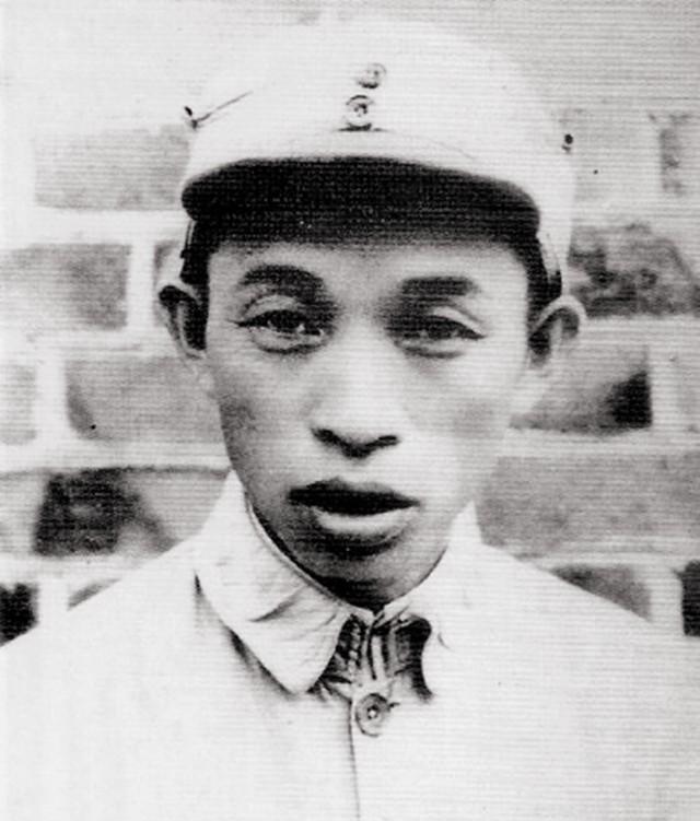 1944年，王必成率部伏击日寇，却遭鬼子反冲锋，他仔细一看乐了。抗战中后期，