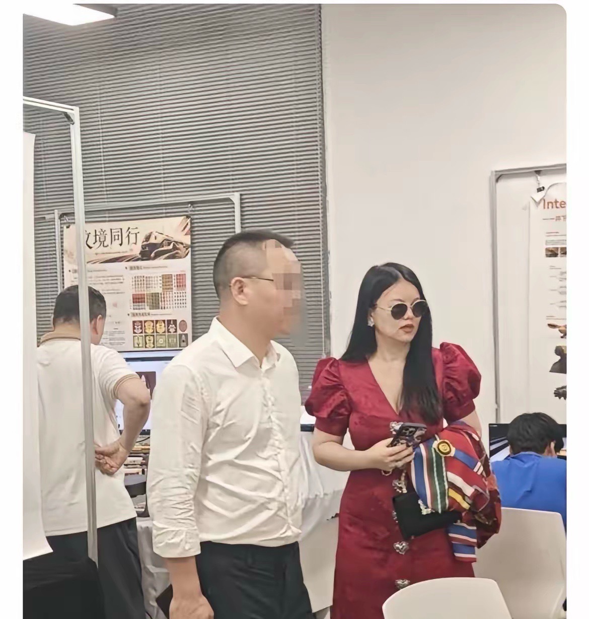 李湘真的瘦下来了，整个人看着柔和舒顺了许多，不再是那种满身肉又阔又霸的感觉了