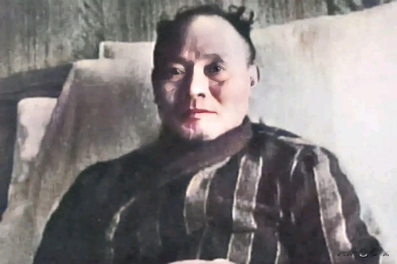 1954年汤恩伯死在日本，蒋介石知道后，淡淡的说：“死了也好。”其实汤恩伯，可以