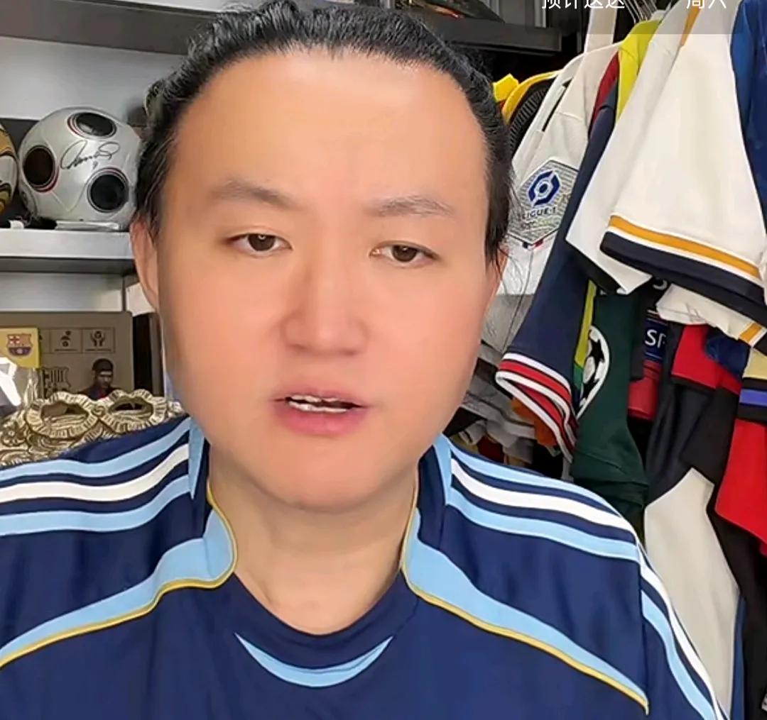 解说员王涛透露，C罗罢赛其实是为了给球队和队友争取利益。王涛在直播时表示，据他