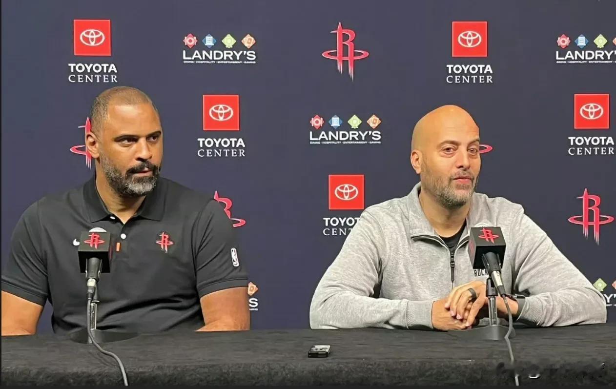 火箭记者:斯通会和乌度卡商讨究竟交易谁来据火箭随队记者KellyIko透露，