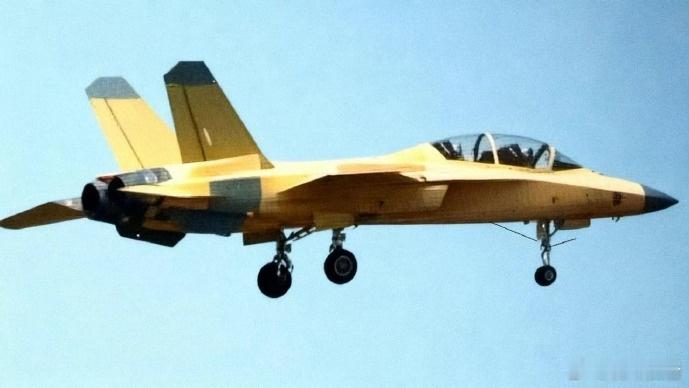 “超级小黄蜂”——不仅仅是舰载教练机前段时间曝光的“超级小黄蜂”（图1），从外形