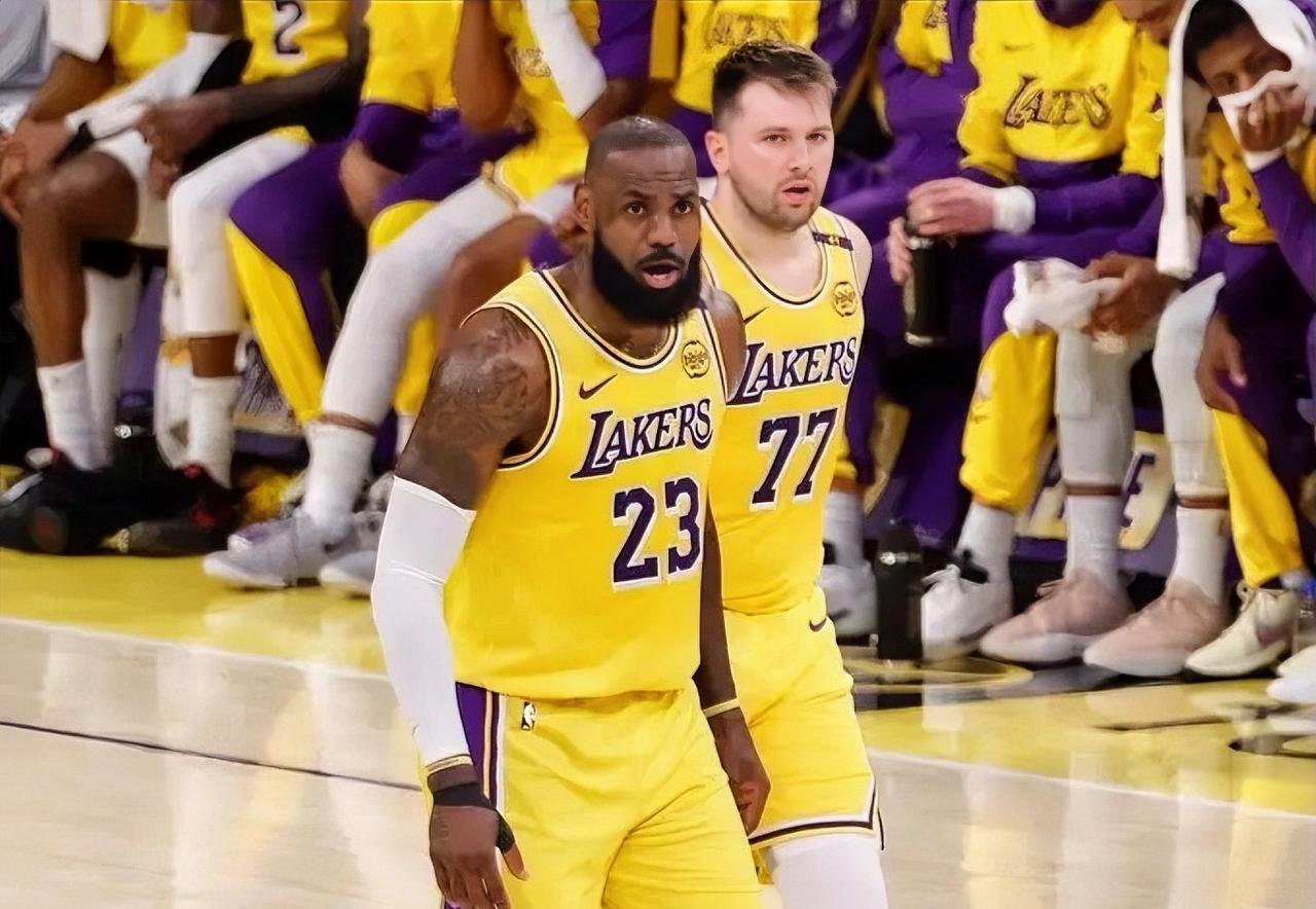 湖人的补强方向依旧是锋线！休赛期的几笔小规模引援，目前看来效果都还不错。1.