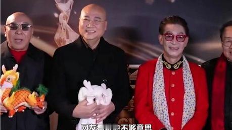 里子面子全丢光！六小龄童拄拐送别朱龙广，迟重瑞缺席葬礼被骂上热搜：这娱乐圈的
