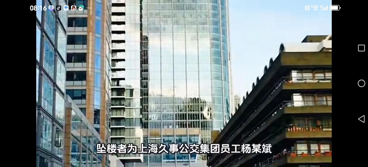 【公交司机背后的辛酸】坐标上海37岁的公交司机上有残疾老人要养下有妻儿一