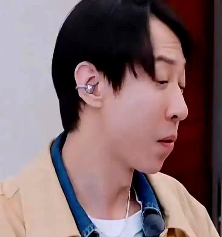 听说她背了7000万债务时，我第一反应是：完了，又一个要销声匿迹的女明星。但董