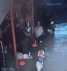 后边老头还没有出手