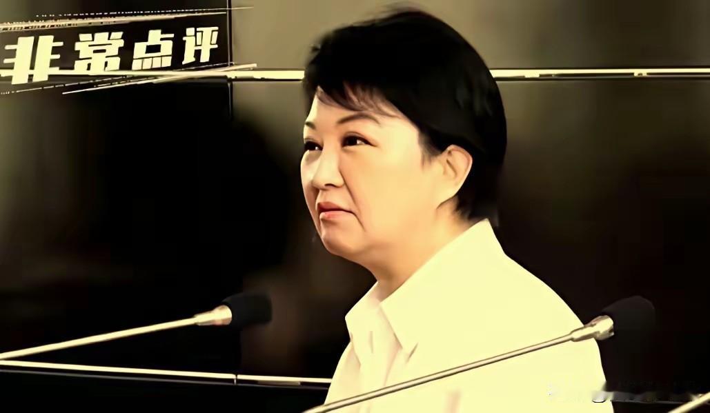 卢秀燕正成为蓝营毒药。国民党文传会副主委尹乃菁最近上节目，把一件藏了二十年的