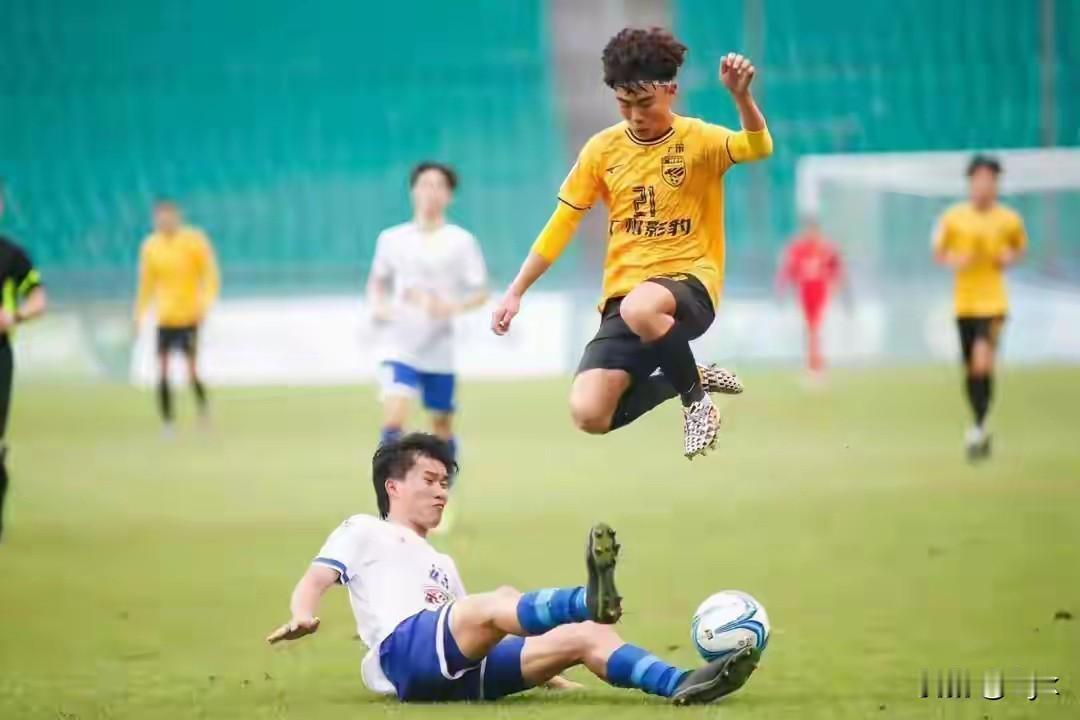 2-1取胜仍饮恨！广州豹收官战告捷，遗憾位列第三无缘冲超。拼到最后一刻，终究