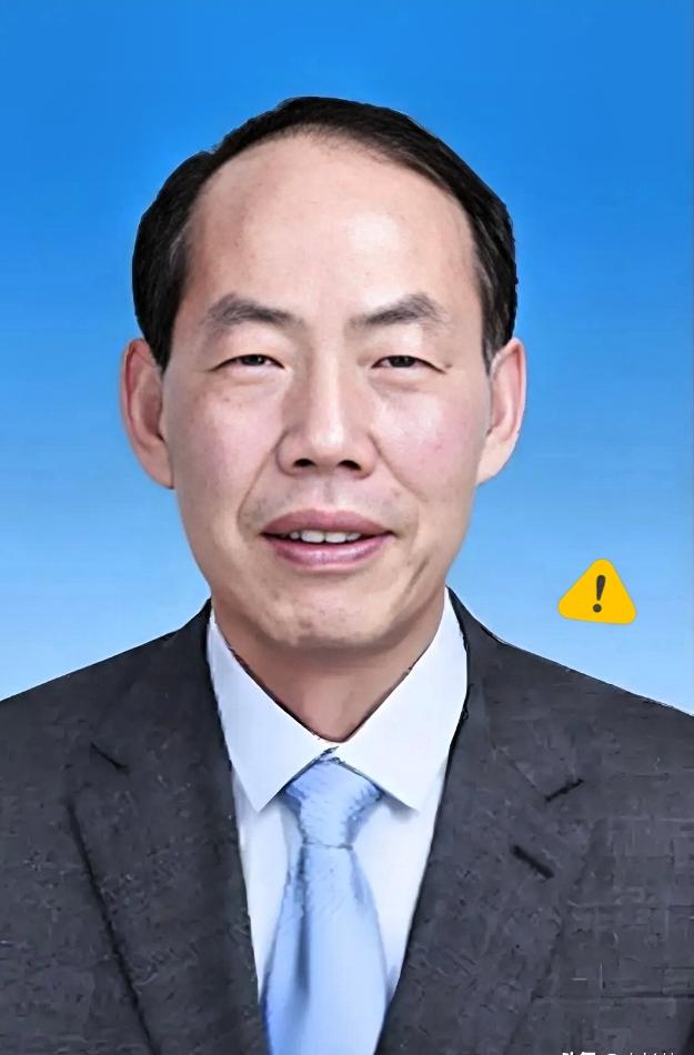 教育局副局长兼党委书记，谁来管他？令人惊讶！陕西宝鸡的王伟波被查了，他不仅