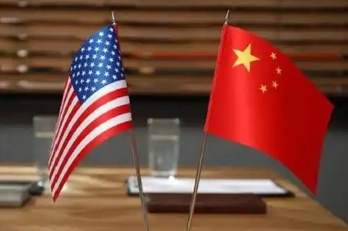 25日晚，美国财政部长贝森特在CNBC的采访中，给近期的中美经贸关系吹了阵暖风。