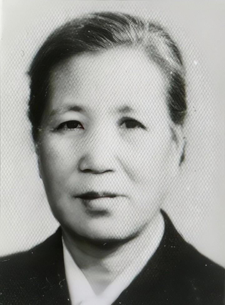 1929年，地下党傅玉真得知新婚丈夫叛变，她痛苦不已，过了几日，还是决定除掉他。