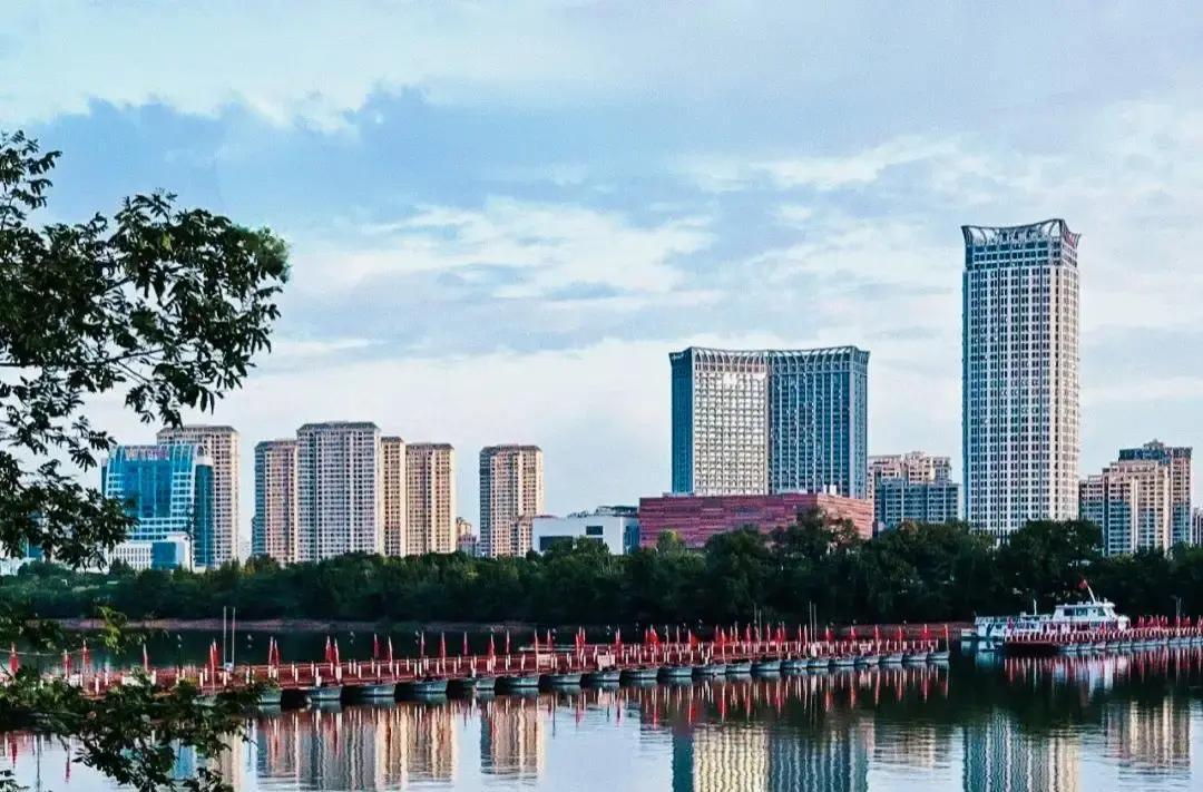 高铁为啥变成了普速？江西这条南北大动脉，规划来了个急转弯。景鹰瑞铁路，喊了多