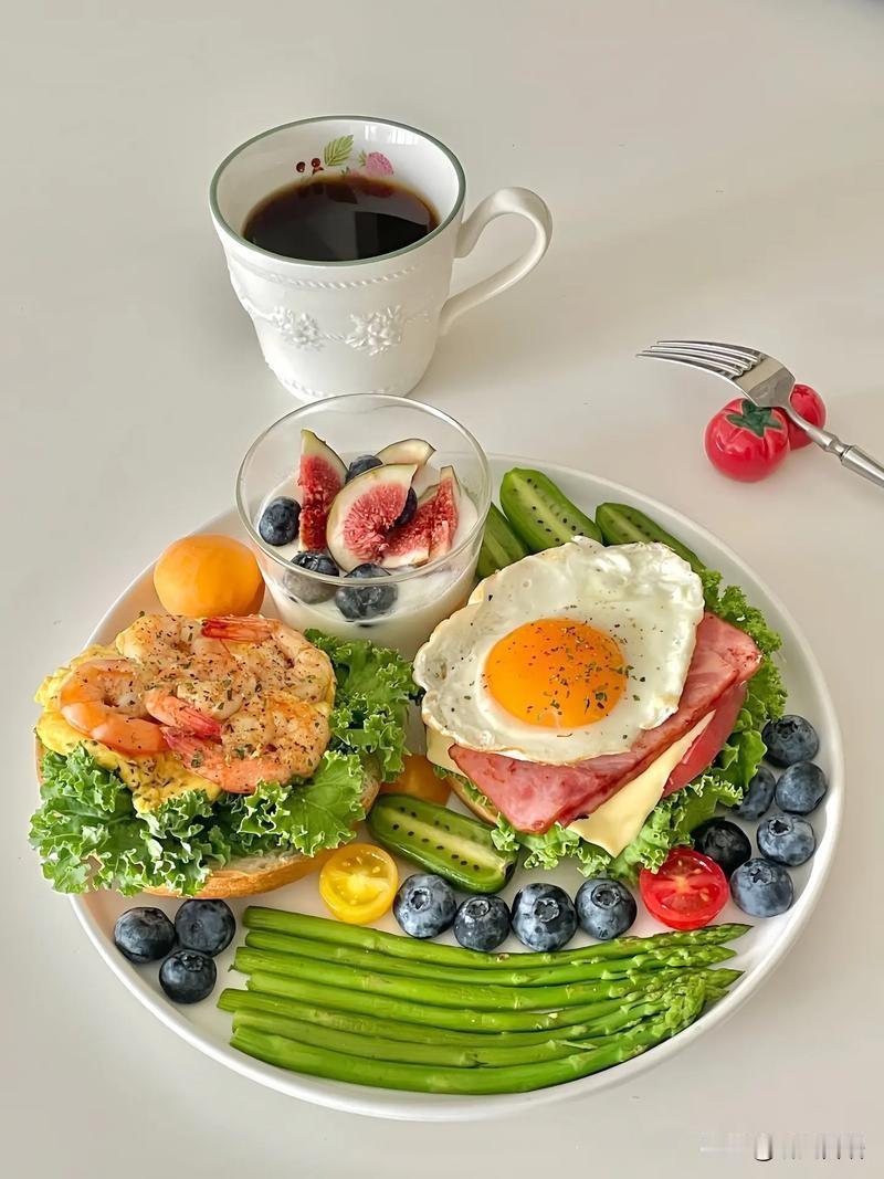 成年人的清晨，是最忙碌的。要和起床气作斗争，要刷牙洗脸，要化妆，要纠结换哪套衣