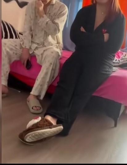 这个还真的不属于违法犯罪行为，只是道德范畴内的事情。这也是当今社会出轨现象频发的