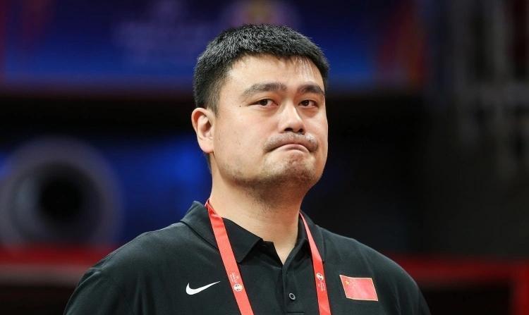 姚明卸任后贡献终获肯定！郭振明揭秘：中国篮球腾飞背后的隐形推手，球迷欠他一个道歉