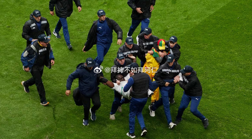 据班牙<>报道，在非洲杯决赛中发生的混乱，让东道主摩洛哥的形象受损。对