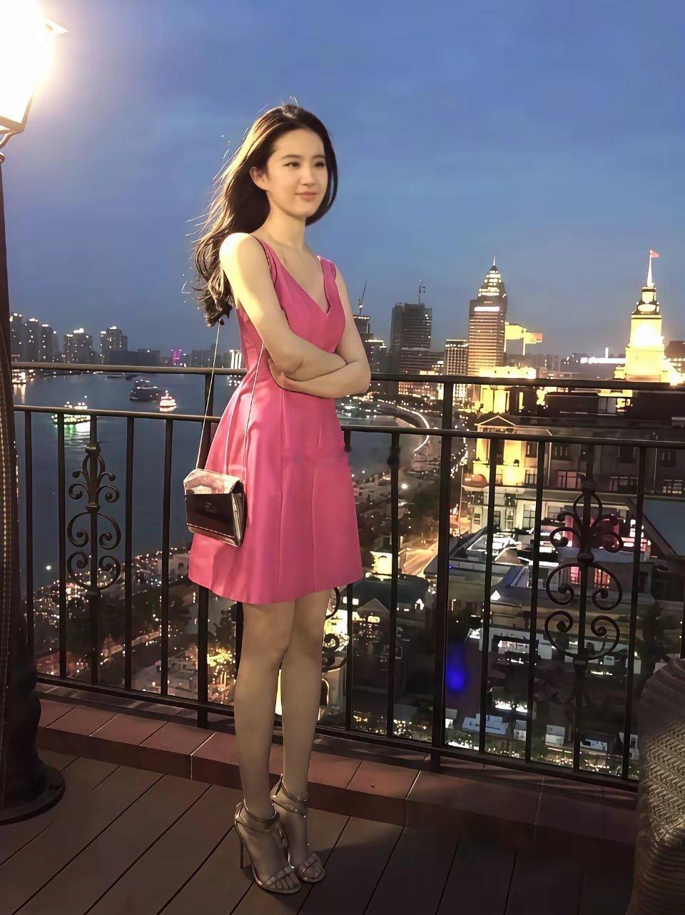 刘亦菲，真正意义上的顶级白富美