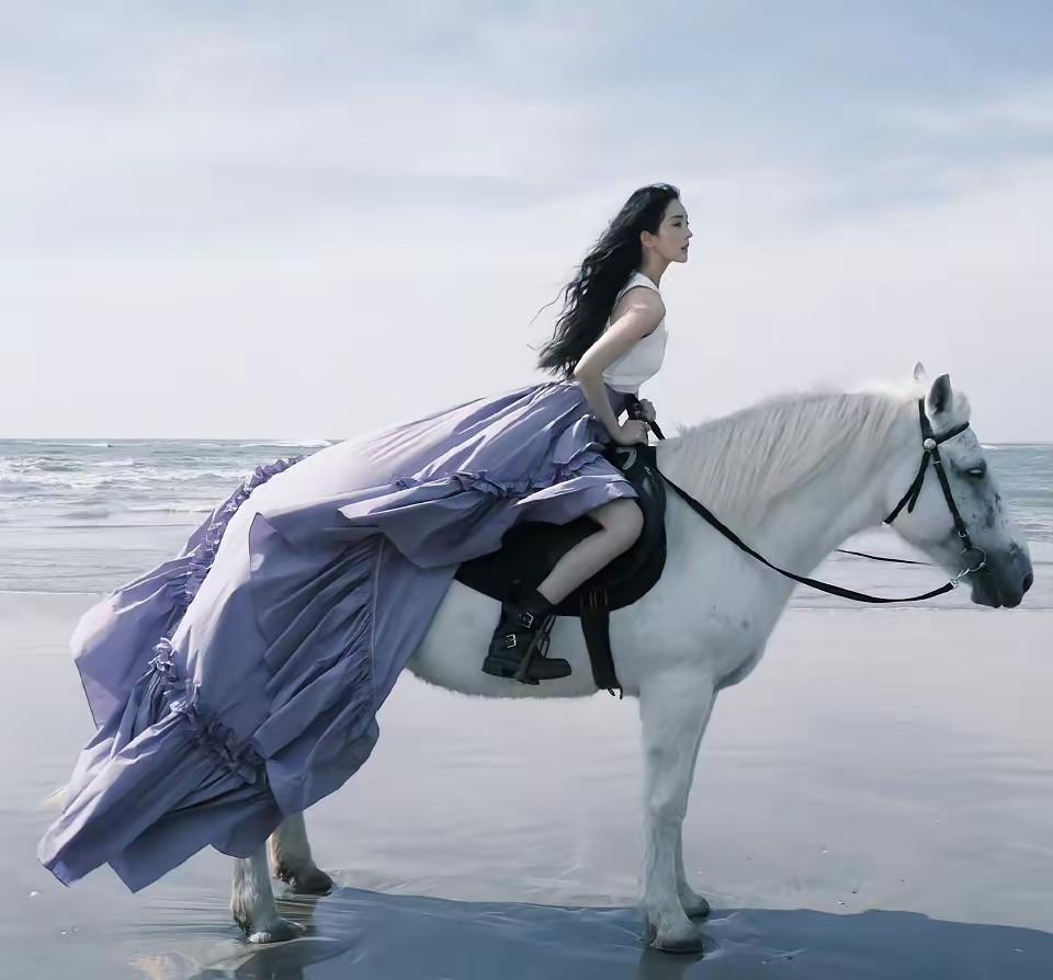 [吃瓜]《VOGUE》刘冲确实是个人物，带着一帮小朋友，把幂姐哄🉐one楞