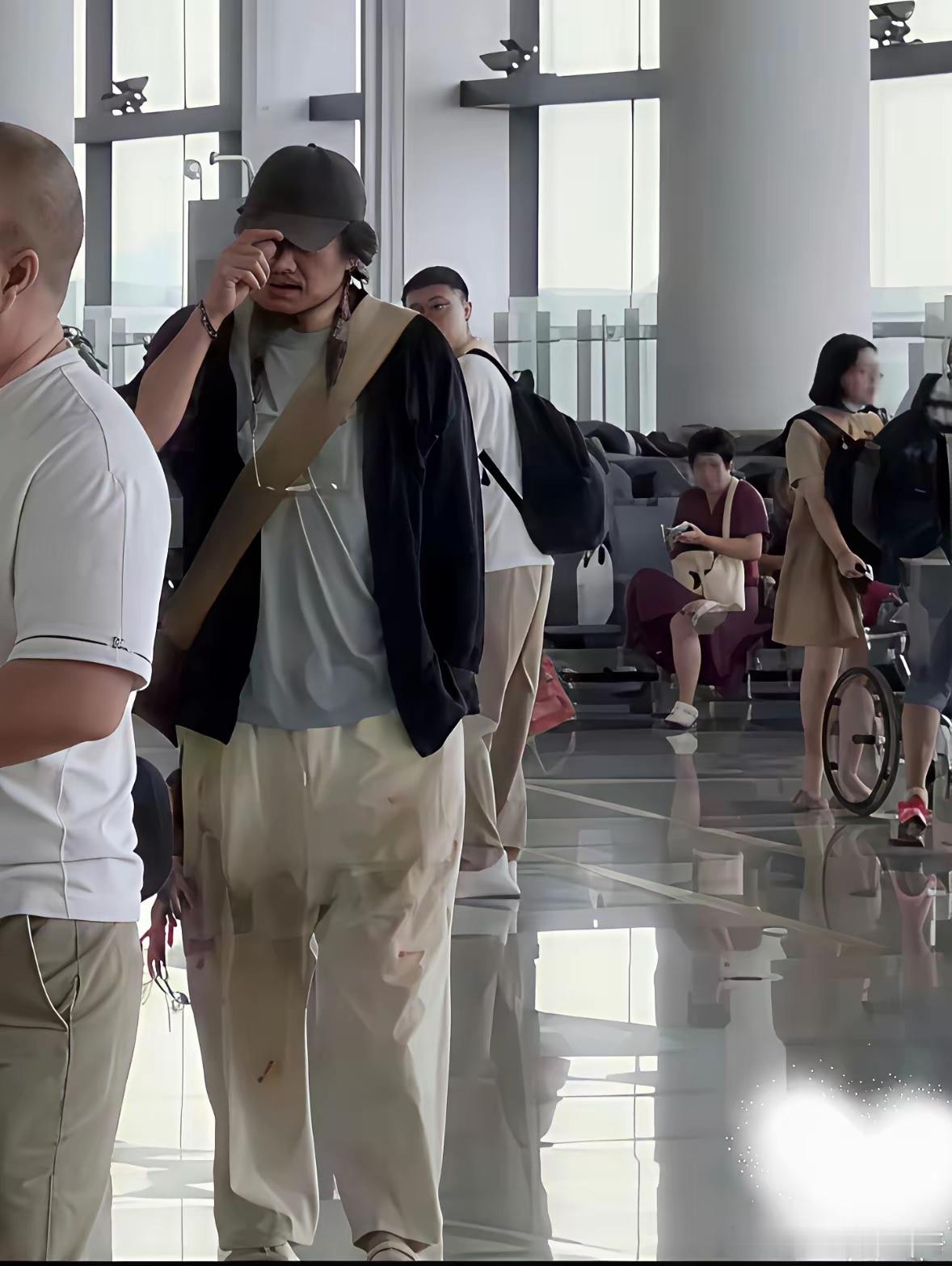 巴黎世家的设计师头脑一般人想象不到