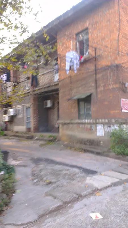 娘家拆迁分了三套房和50万，我妈全给了弟弟，今天她来我家，我做了个决定作为一