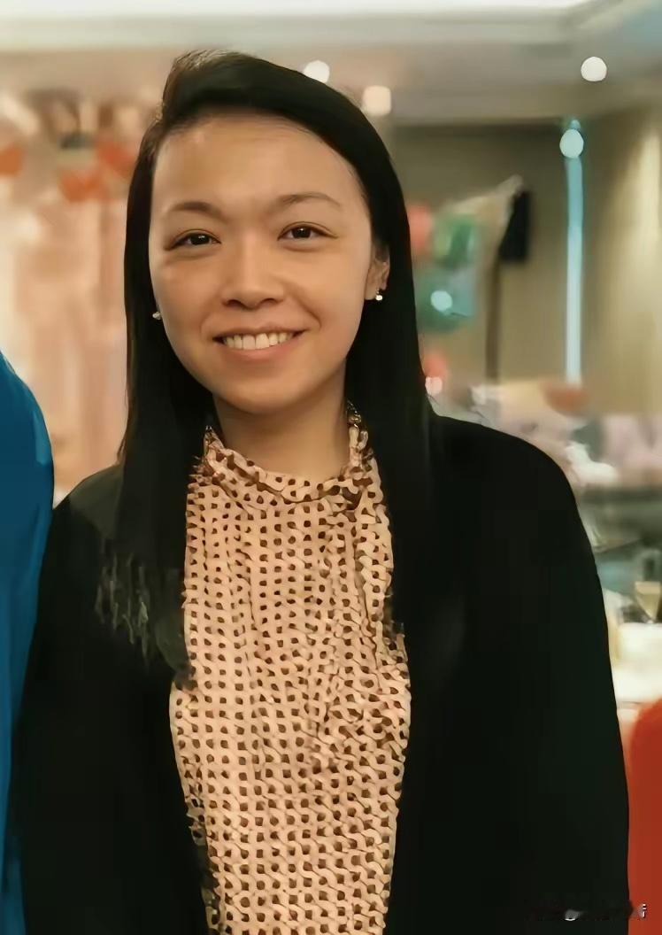 新入选的香港女航天员黎家盈太强了，10个男人恐怕也不如她，我把她的几个特点列举出