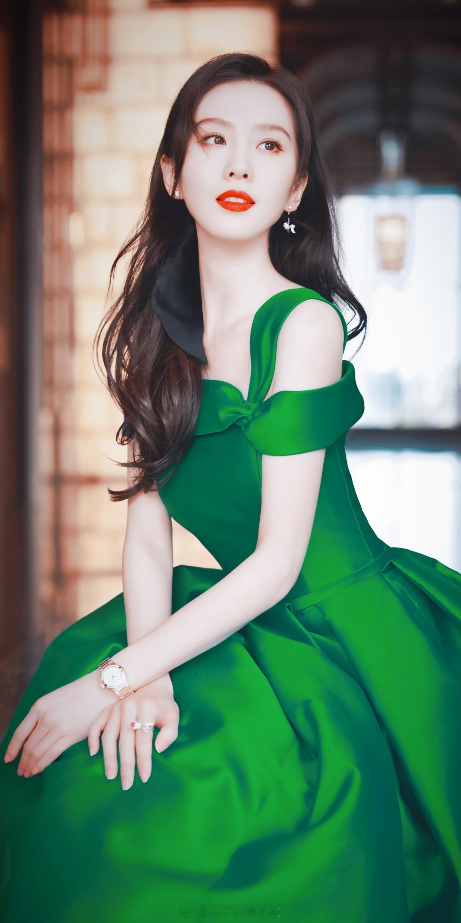 刘诗诗天鹅颈美背