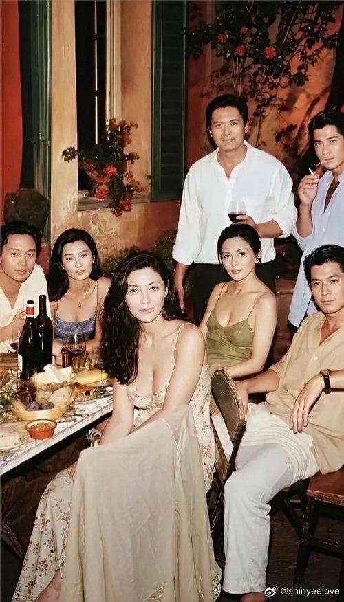 周润发身上的江湖气和枭雄气真的很压人啊​