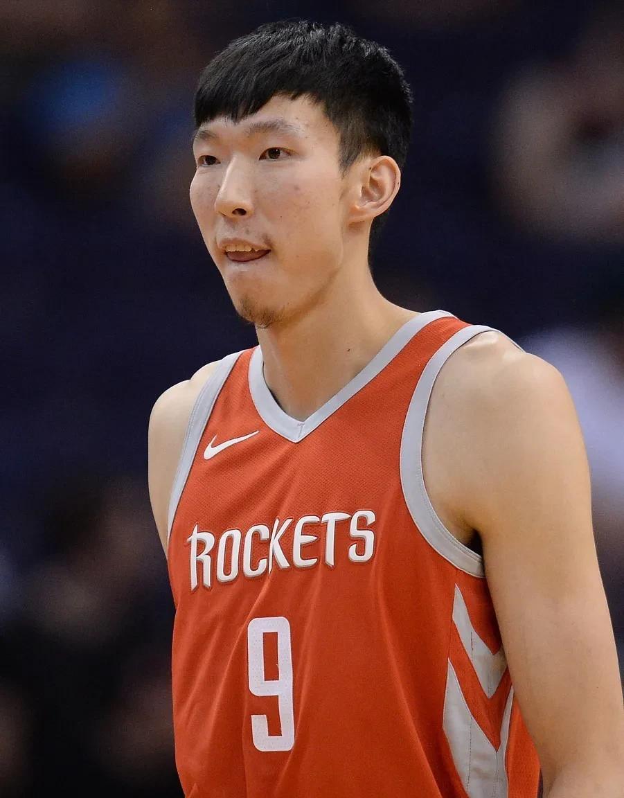 CBA历史上工资年薪最高的十位本土球员，郭艾伦无缘前五:1.易建联(广东)年薪
