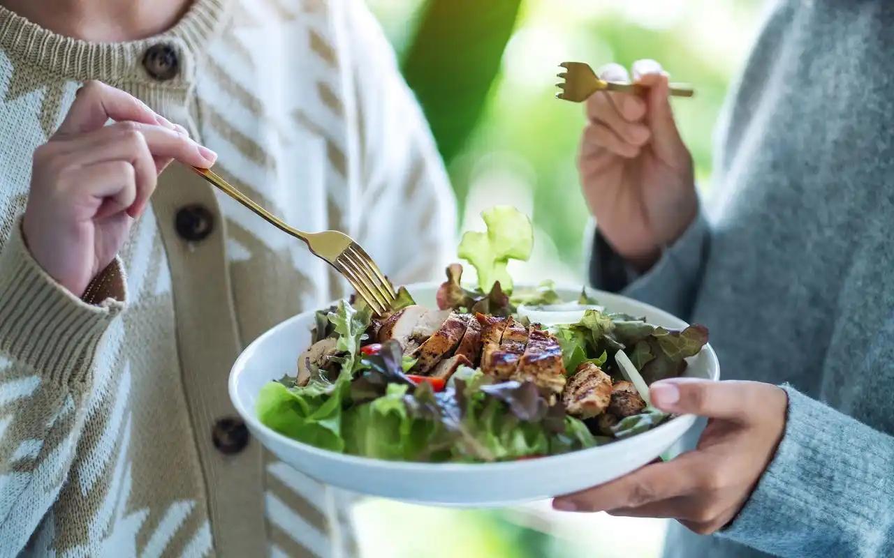 42岁大叔体内抽出“牛奶血”，这样吃饭危害有多大？一文告诉你答案浙江一位