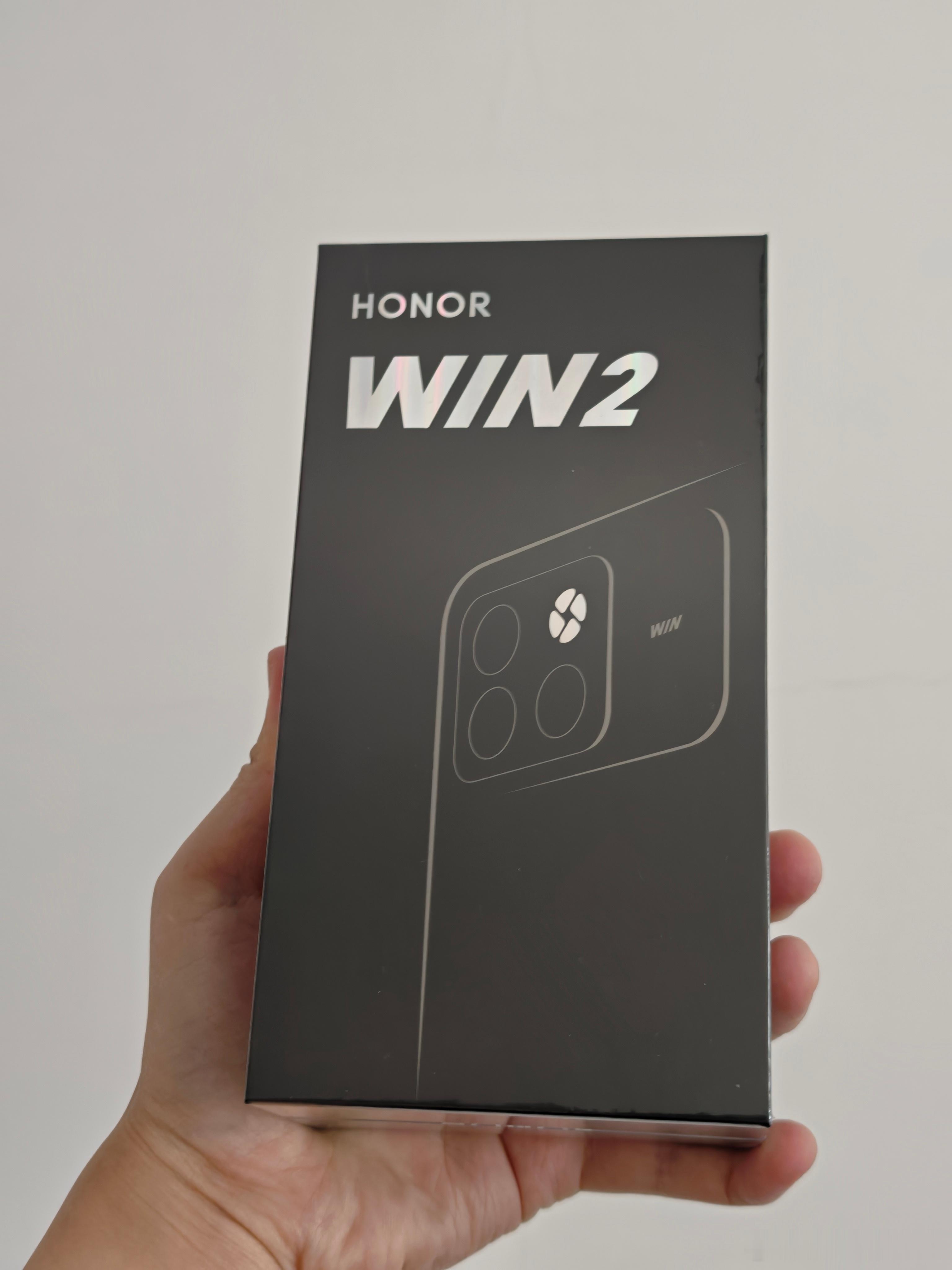 荣耀WIN2到手，猜猜是什么配色的[滑稽笑]​​​